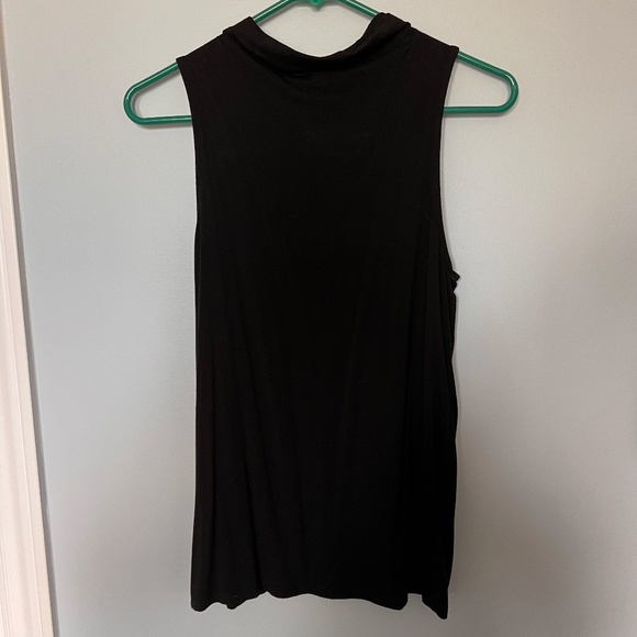 RW& CO 2- Pack mock neck tank tops - Picture 5 of 7